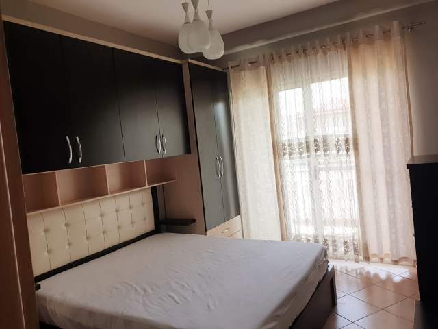 Tirane, jepet me qera apartament 1+1 Kati 1, 60 m² 300 Euro (Misto Mame)