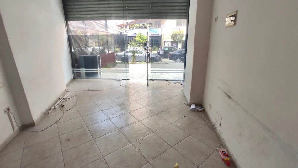 Me Qera: Amb per Dyqan / Zyre ( ASTIR - afer Bar Artistit ) k.1 - Buze Rruge (Fasade Xhami)