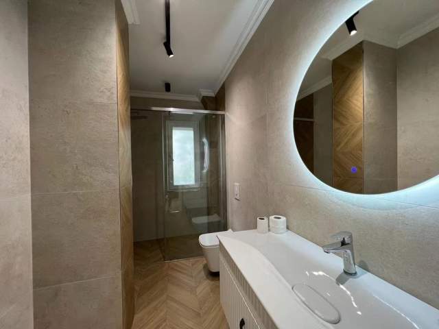 Tirane, jepet me qera apartament 2+1+BLK Kati 5, 110 m² 850 Euro (KOMUNA PARISIT)