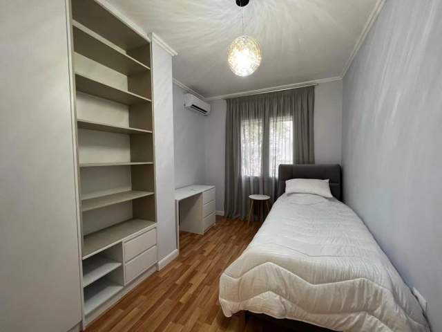 Tirane, jepet me qera apartament 2+1+BLK Kati 5, 110 m² 850 Euro (KOMUNA PARISIT)