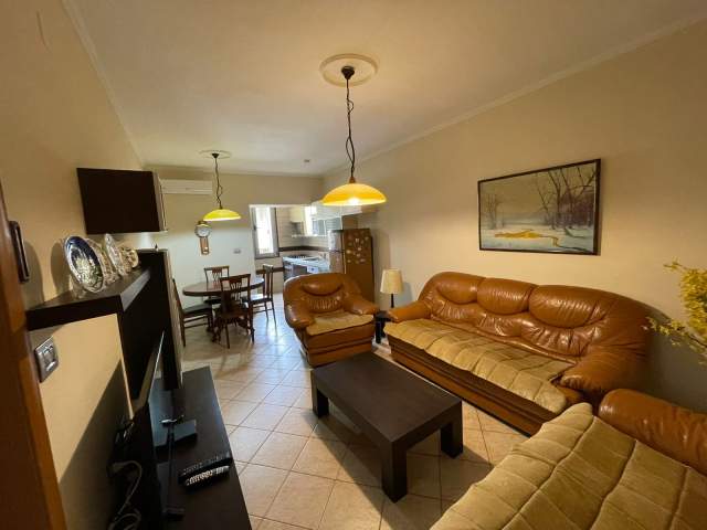 Tirane, jepet me qera apartament 2+1+BLK Kati 2, 103 m² 500 Euro (Libri Universitar)