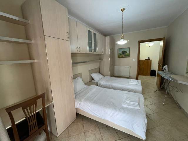 Tirane, jepet me qera apartament 2+1+BLK Kati 2, 103 m² 500 Euro (Libri Universitar)