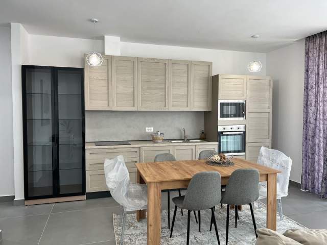 Tirane, jepet me qera apartament duplex Kati 3, 150 m² 1.500 Euro (LIQENI I THATE)
