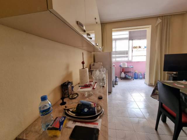 Tirane, jepet me qera apartament Kati 3, 400 Euro (Rruga e Barricadave)