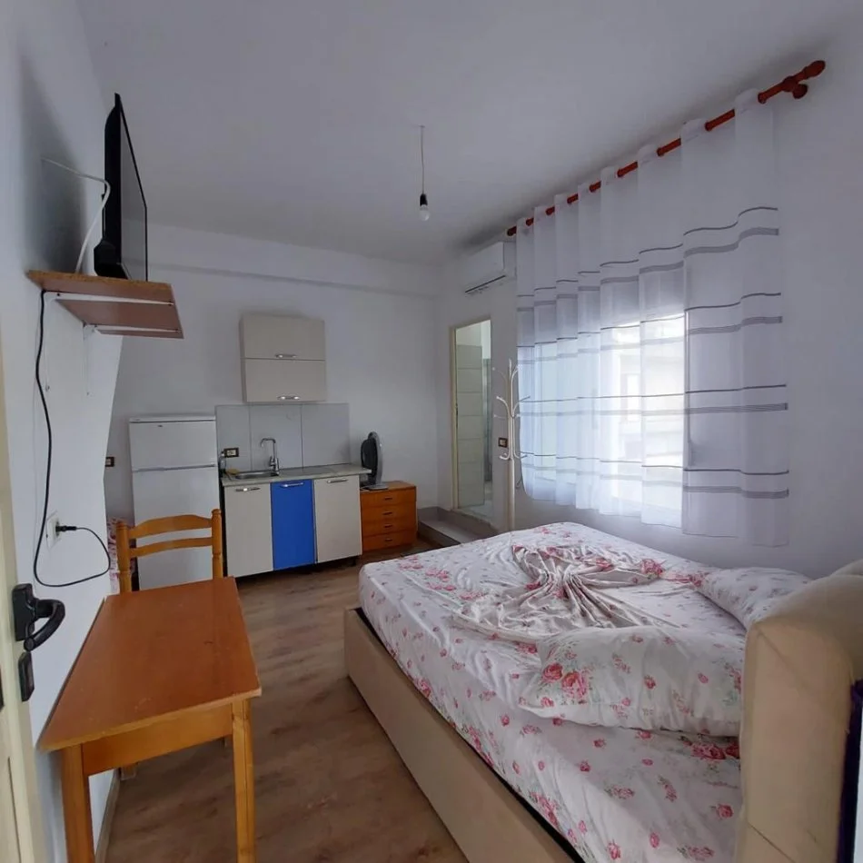 Vlore, jap me qera vetem 1 dhome 1+1 Kati 2, 24 m² 35 € (Rruga andrea varfi vlore nr i shpis : 150)