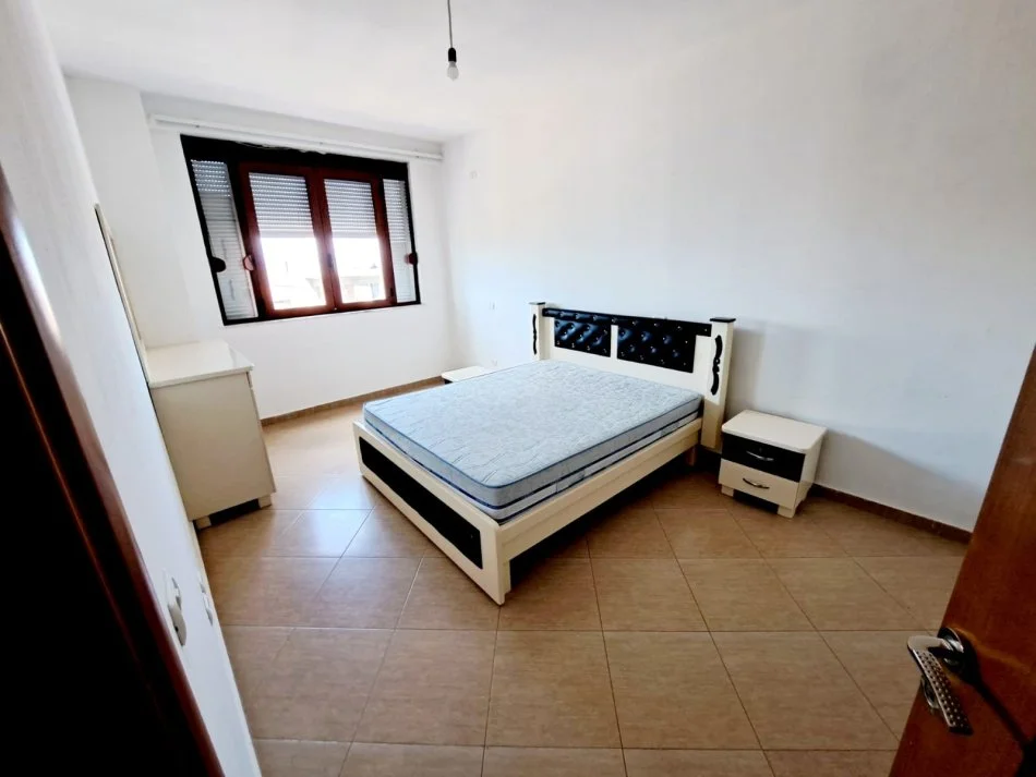 Kavaje, shitet apartament 3+1+Aneks+Ballkon Kati 4, 125 m² 72.900 € (afer tregut industrial pallat I ri,Kavaje)