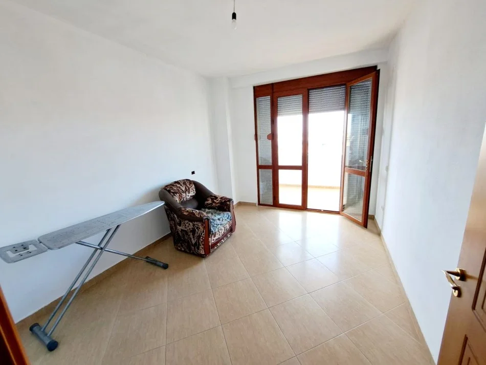 Kavaje, shitet apartament 3+1+Aneks+Ballkon Kati 4, 125 m² 72.900 € (afer tregut industrial pallat I ri,Kavaje)