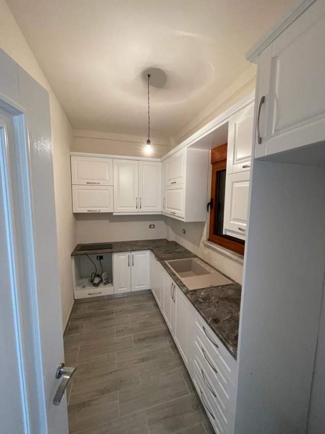 Korce, jepet me qera shtepi 2 Katshe Kati 2, 300 m² 250 Euro (Barç, Korçë)