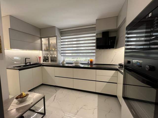 Tirane, jepet me qera apartament 3+1+BLK Kati 1, 140 m² 1.400 Euro (KOPSHTI ZOOLOGJIK)