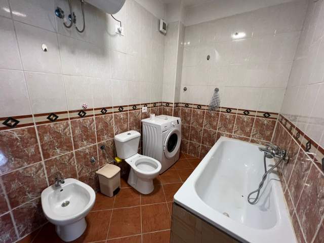 Tirane, jepet me qera apartament 1+1+BLK Kati 12, 75 m² 550 Euro (KOMUNA PARISIT)
