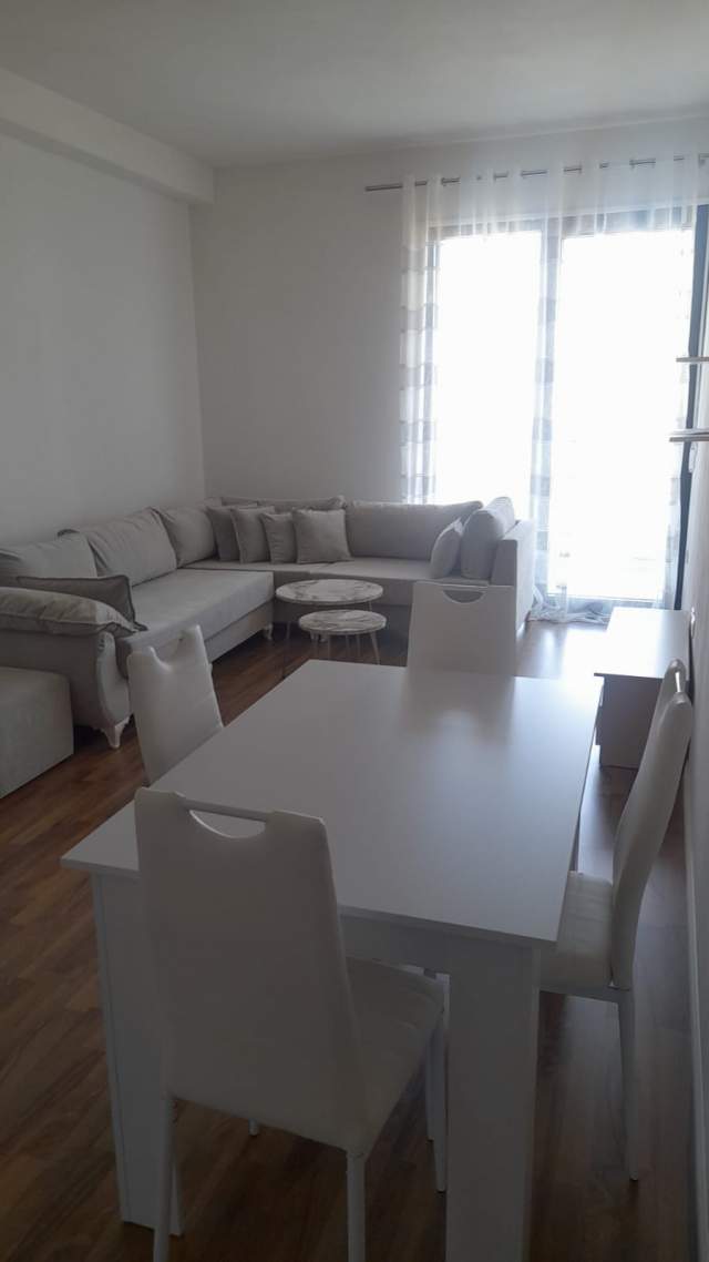 Tirane, jepet me qera apartament 1+1 Kati 4, 70 m² 400 Euro (Rruga Benjamin Kruta Tiranë,Shqipëria)