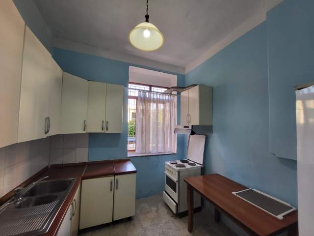 Tirane, jepet me qera apartament 2+1+BLK Kati 1, 70 m² 30.000 Leke (Rruga e Elbasanit)