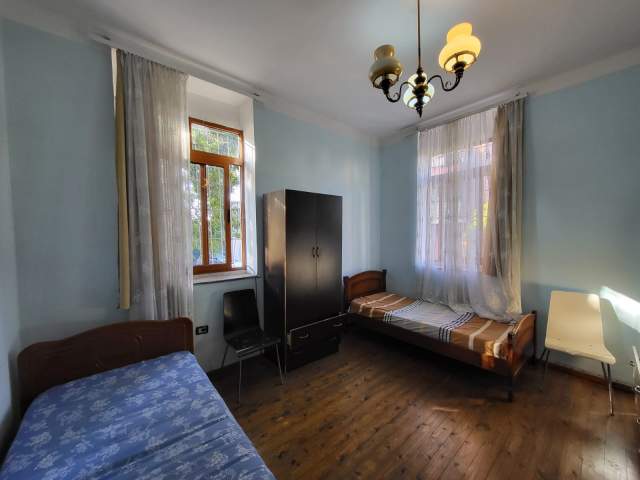 Tirane, jepet me qera apartament 2+1+BLK Kati 1, 70 m² 30.000 Leke (Rruga e Elbasanit)