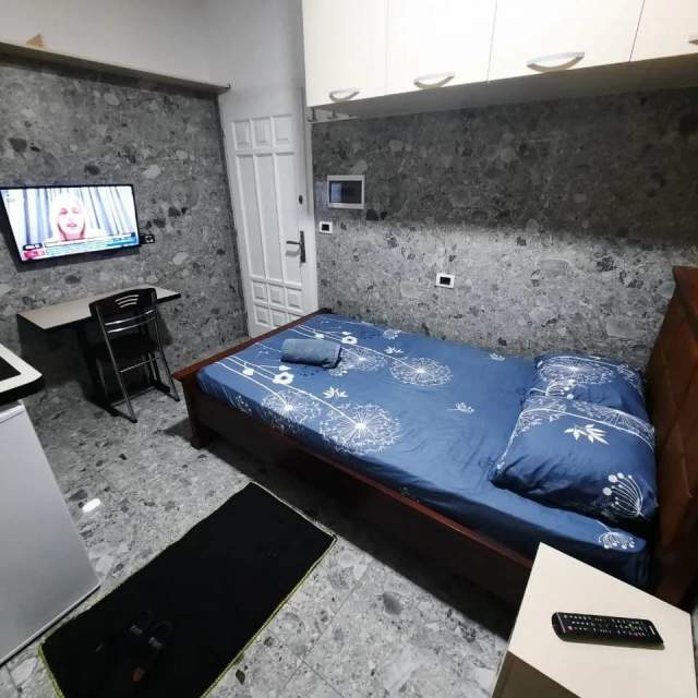 Tirane, jepet me qera apartament 1+1 Kati 2, 26 m² 250 Euro (gjon mili)