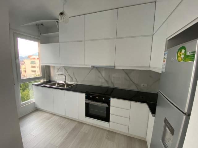 Tirane, jepet me qera apartament 2+1+BLK Kati 6, 90 m² 500 Euro (Rruga 5 Maji)