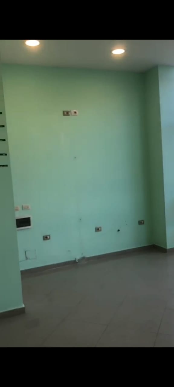 Tirane, jepet me qera ambjent biznesi Kati 2, 48 m² 500 Euro (Bulevardi Bajram Curri)