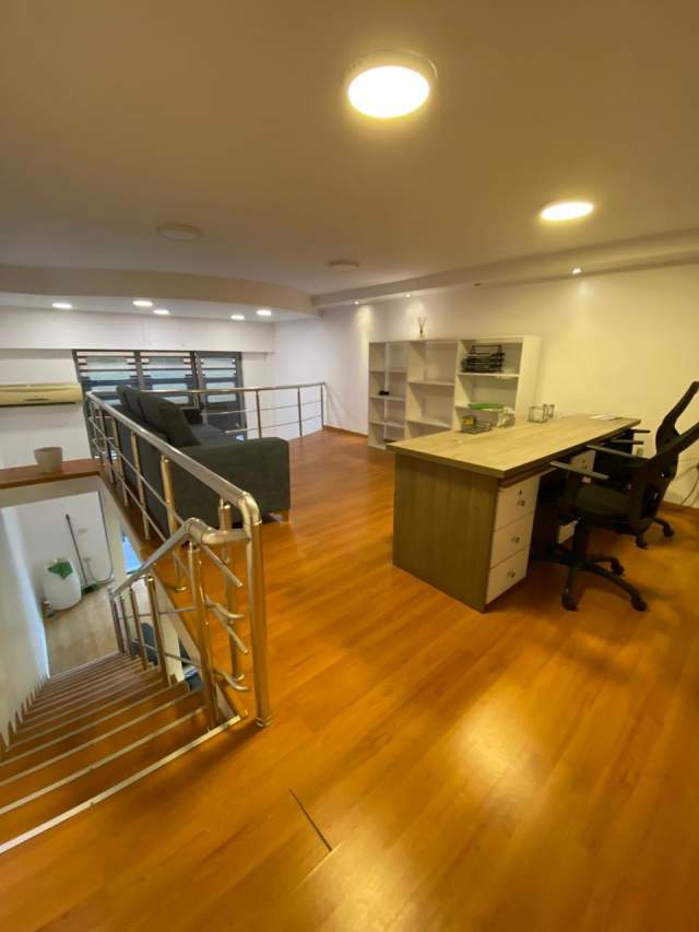 Tirane, jepet me qera ambjent biznesi Kati 2, 54 m² 750 Euro (Rruga e Kavajes)
