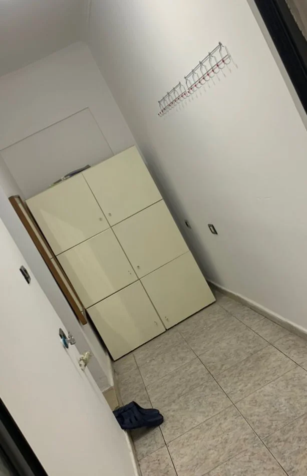 Tirane, jepet me qera apartament 2+1 Kati 1, 73 m² 300 € (Ali Demi)