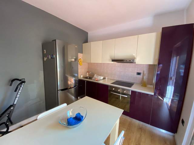 Tirane, jepet me qera apartament Kati 4, 120 m² 750 Euro (rruga pjeter bogdani)