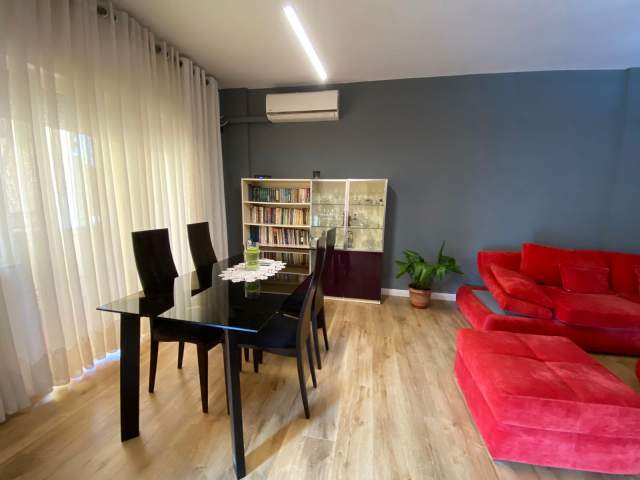 Tirane, jepet me qera apartament 2+1+BLK Kati 4, 120 m² 750 Euro (Rruga Pjeter Bogdani)