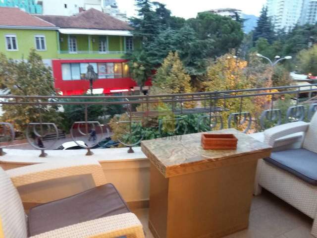 Tirane, jepet me qera apartament 2+1+BLK Kati 4, 120 m² 850 Euro (Vaso Pasha, Bllok)