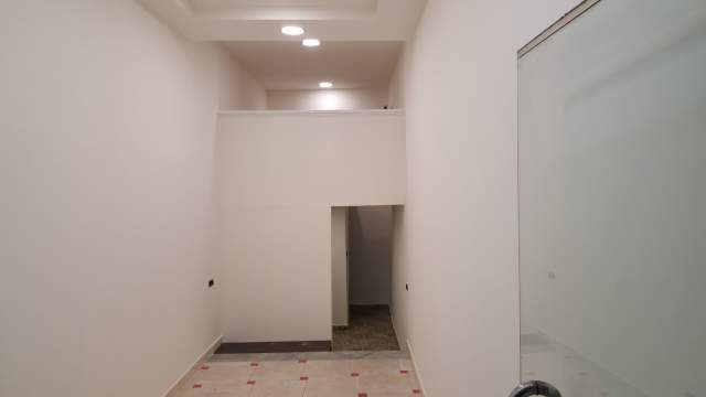 Durres, jepet me qera dyqan Kati 20, 30.000 Leke