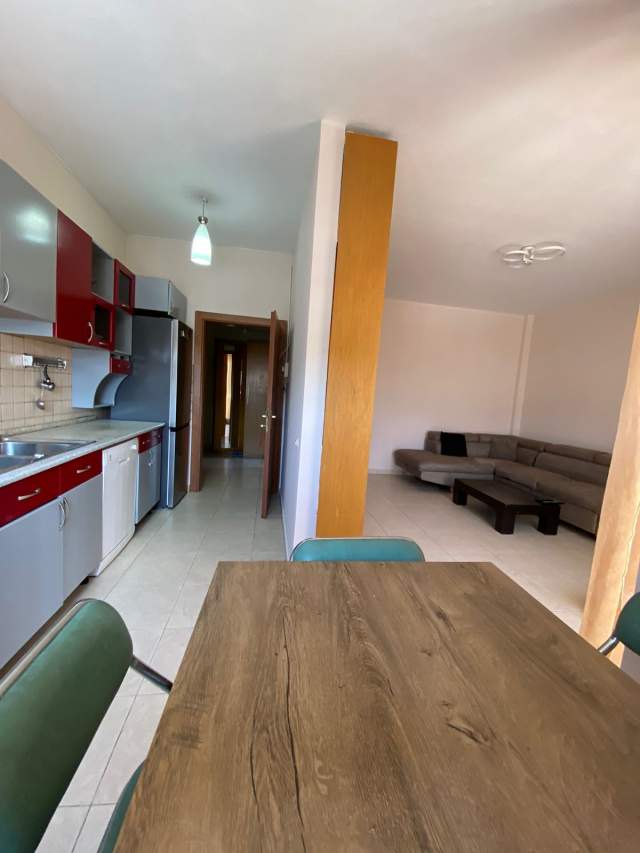 Tirane, jap me qera apartament 2+1+A+BLK Kati 7, 90 m² 40.000 Leke (Rruga Irfan Tomini)
