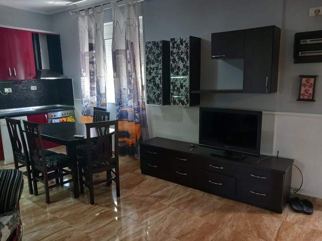 Tirane, jepet me qera apartament 70 m² 30.000 Leke (Rruga violeta Manushi)