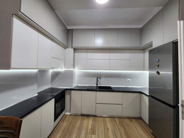 Tirane, shitet apartament Kati 3, 90 m² 180.000 Euro (21 dhjetori)