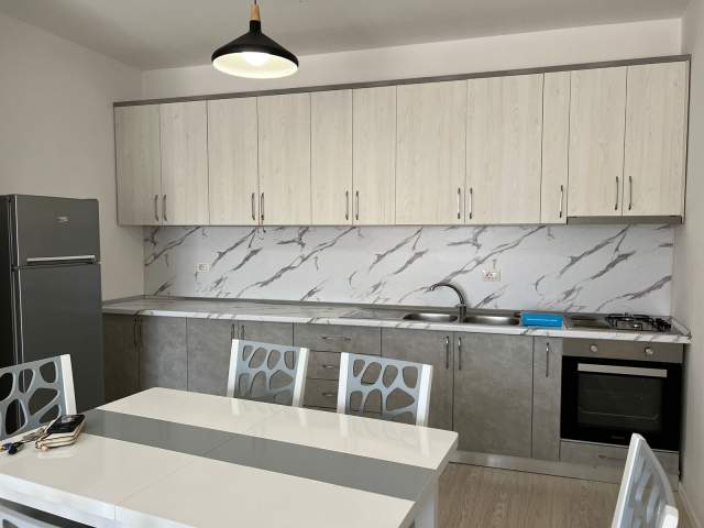 Tirane, jepet me qera apartament Kati 5, 120 m² 550 Euro (DON BOSKO)