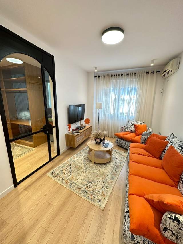 Tirane, jepet me qera apartament Kati 8, 55 m² 650 Euro (ura e tabakeve)