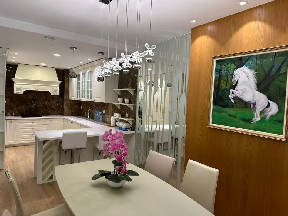 Tirane, shitet apartament 2+1 Kati 3, 240.000 € 