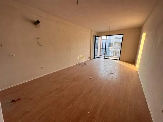Tirane, shitet apartament 2+1+BLK Kati 8, 120 m² 162.000 Euro (ndodhet ne zonen e Spitaleve prane Pediatrise)