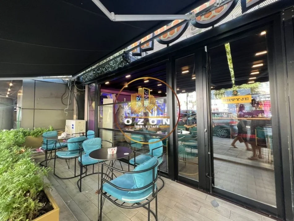 Shitet Lounge Bar Modern tek Ish Stacioni i Fundit i Tiranës së Re!