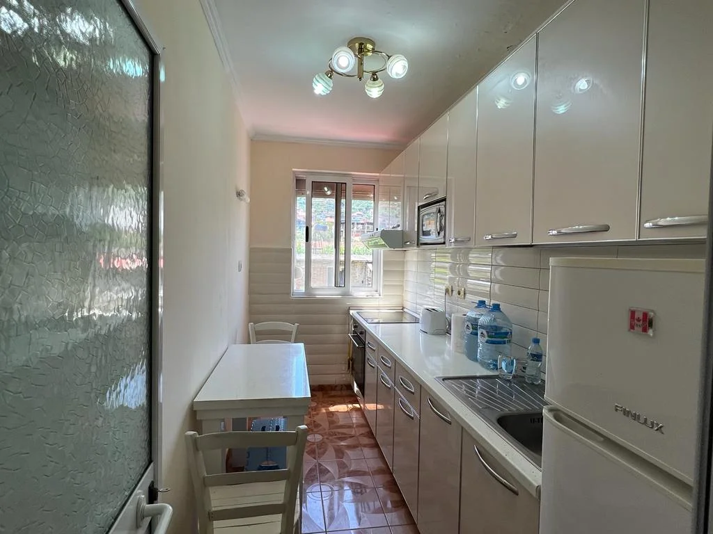 Shitet apartament 2+1 ne Kombinat