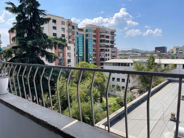 Tirane, jepet me qera apartament 2+1+BLK Kati 5, 92 m² 48000 LEKE/MUAJ (Naim Frasheri)