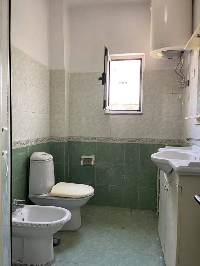 Tirane, jepet me qera apartament 2+1+BLK Kati 5, 92 m² 48000 LEKE/MUAJ (Naim Frasheri)