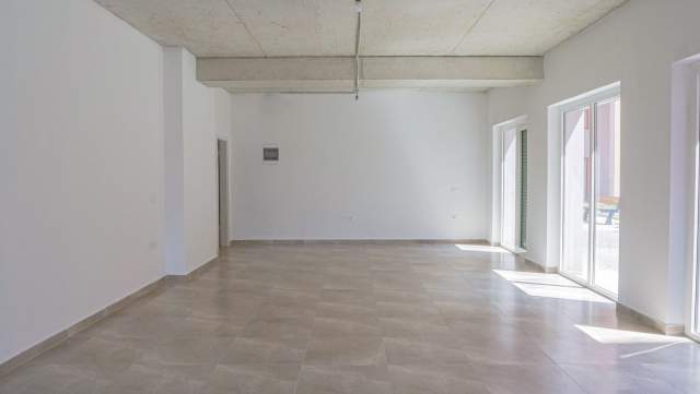Tirane, shitet dyqan Kati 0, 85 m² 119.000 Euro (Pasho Hysa)