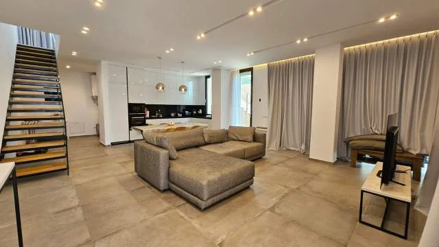 Himare, shes Vile 5+1+BLK Kati 2, 277 m² 895,000 Euro (Green Coast)