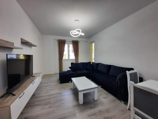 Tirane, jepet me qera apartament Kati 5, 105 m² 500 Euro (Yzberisht)
