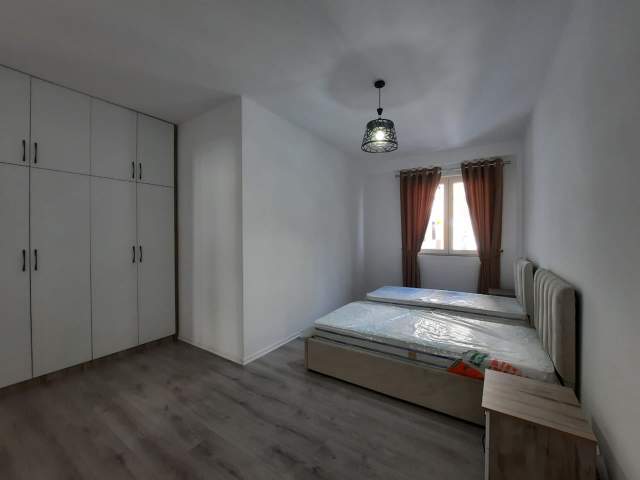 Tirane, jepet me qera apartament Kati 5, 105 m² 500 Euro (Yzberisht)