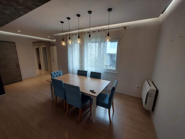 Tirane, jepet me qera apartament 3+1+BLK Kati 2, 145 m² 1.300 Euro (Prane TEG)