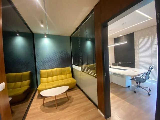 Tirane, jepet me qera zyre Kati 7, 115 m² 2.500 Euro (Ambasador 3)