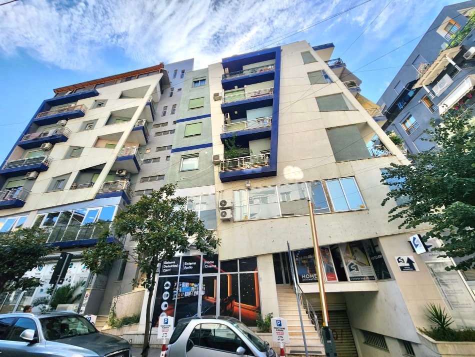 💻Me Qera: Amb i Ndare ne 7 Njesi, Ideale per Zyra ( Kom. e Parisit -ish New York ) 📍 2,500€ - k.2, Hyrje me Vete *** Privatesi Maksimale - PARKET & 7 Kondicioner