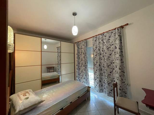 Tirane, jepet me qera apartament Kati 3, 85 m² 600 Euro (Reshit Petrela)