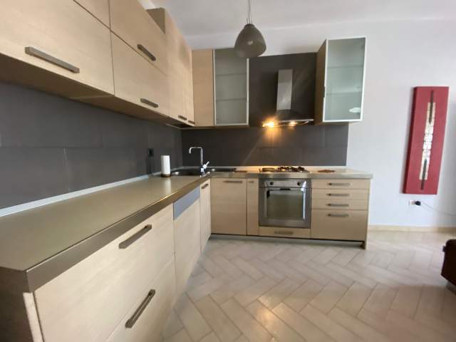 Tirane, jepet me qera apartament 2+1+BLK Kati 5, 102 m² 500 Euro (Don Bosko)