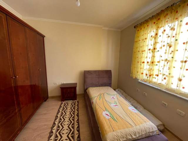 Tirane, jepet me qera apartament 2+1+BLK Kati 5, 90 m² 40.000 Leke (Rruga Deshmoreve)