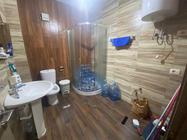 Tirane, jepet me qera zyre Kati 2, 90 m² 600 Euro (Rruga e Barrikadave)