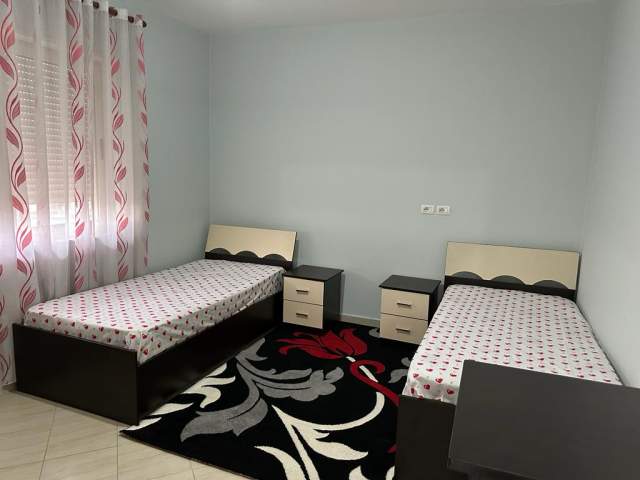 Tirane, jepet me qera apartament 2+1+BLK Kati 10, 116 m² 700 Euro (rruga Panorama)