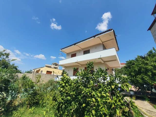 Tirane, shes Vile 2+1 Kati 2, 200 m² 280.000 Euro/m2